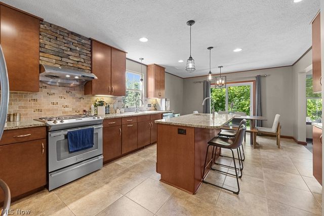 1021 Ledgestone Drive, Wadsworth, OH 44281