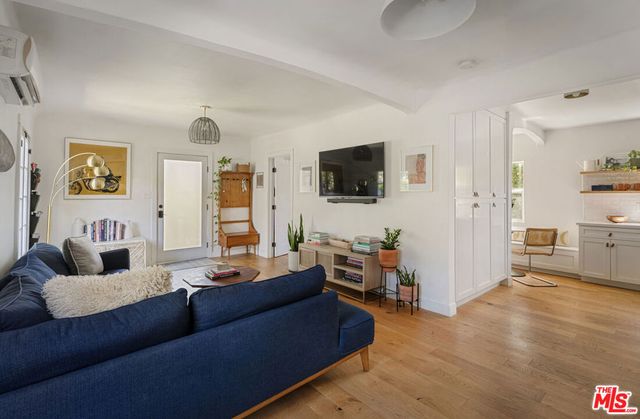 1375 Sutherland Street, Los Angeles, CA 90026