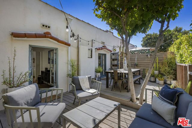 1375 Sutherland Street, Los Angeles, CA 90026