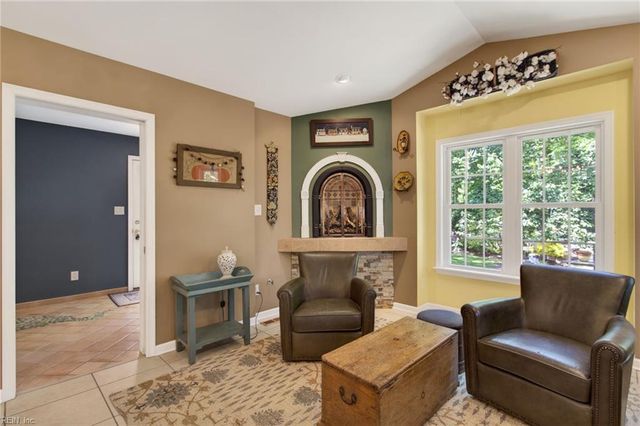 112 Larkin RN, Yorktown, VA 23692