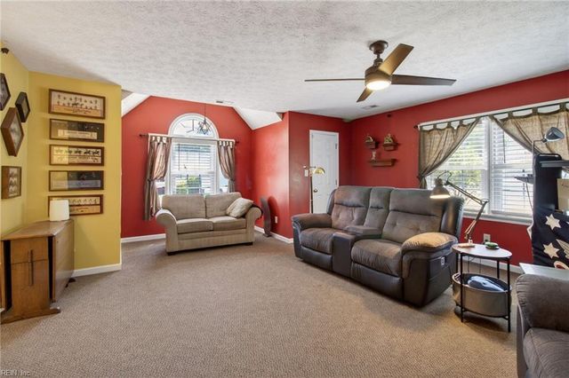 112 Larkin RN, Yorktown, VA 23692