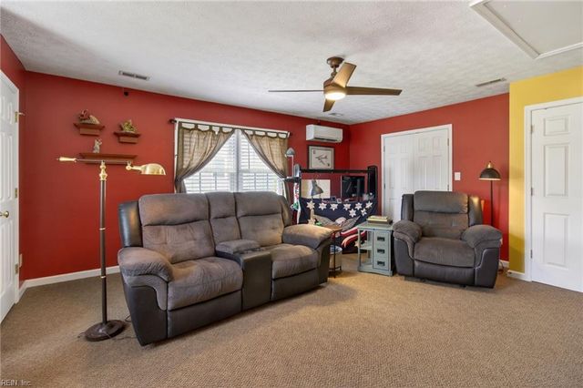 112 Larkin RN, Yorktown, VA 23692