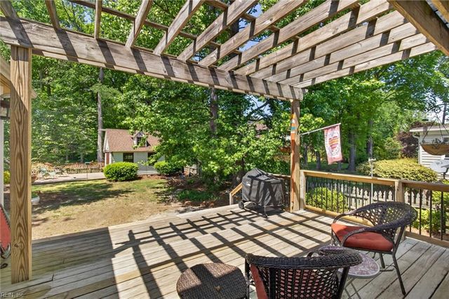 112 Larkin RN, Yorktown, VA 23692