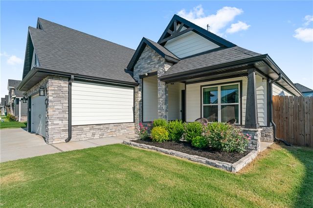 1211 Silver Maple Street, Centerton, AR 72719