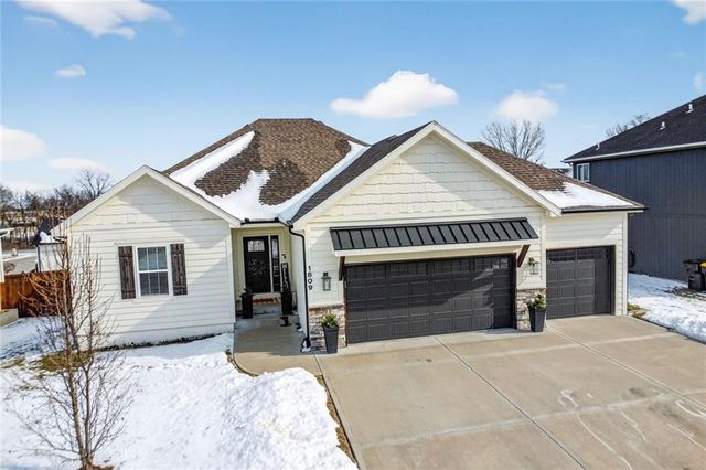 1809 NW Madi Court, Grain Valley, MO 64029