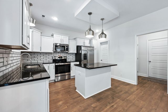 2981 Sharp Top Rd, Palmyra, TN 37142