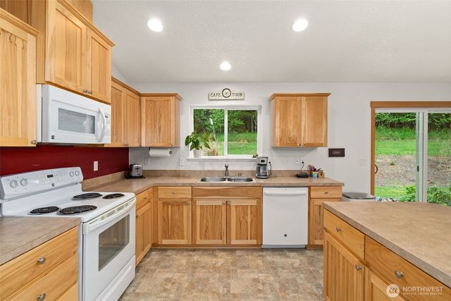 236 Chilvers Road, Chehalis, WA 98532