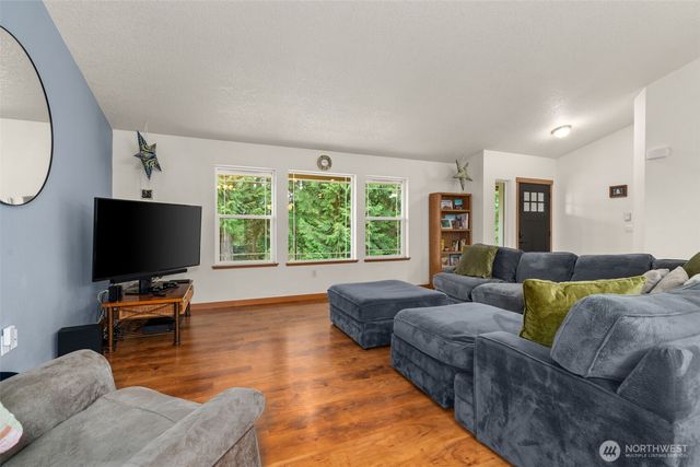 236 Chilvers Road, Chehalis, WA 98532