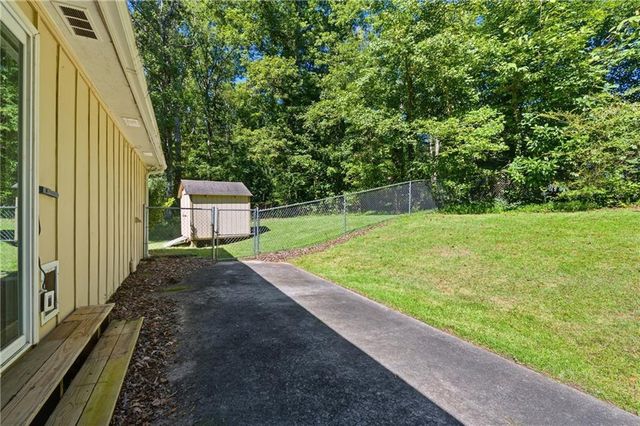 490 Valley Creek Road SW, Mableton, GA 30126