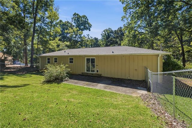 490 Valley Creek Road SW, Mableton, GA 30126