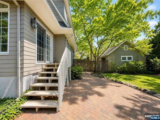 84 Valley View Avenue, Ridgewood, NJ 07450