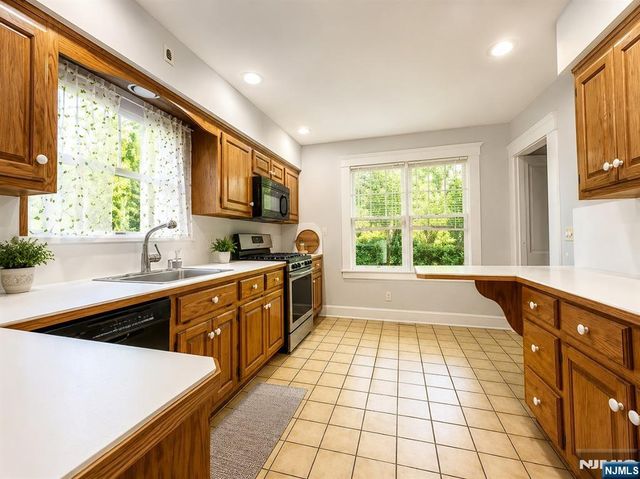 84 Valley View Avenue, Ridgewood, NJ 07450