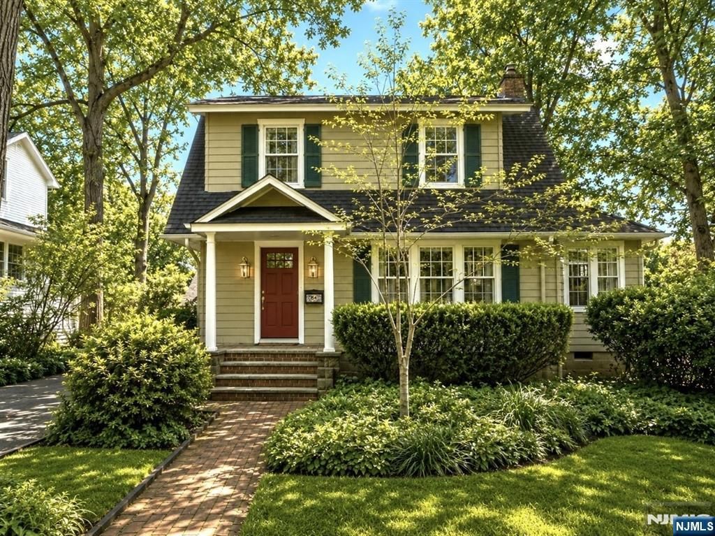 84 Valley View Avenue, Ridgewood, NJ 07450