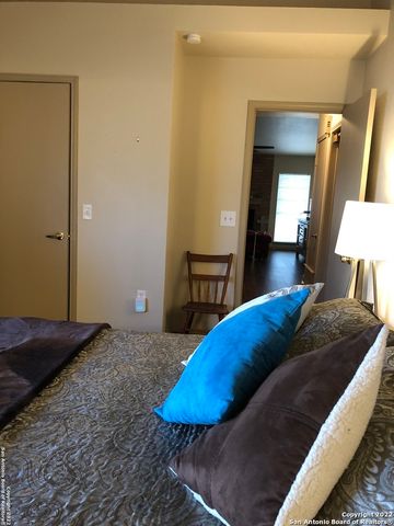 8214 SPRING TOWN ST, Converse, TX 78109