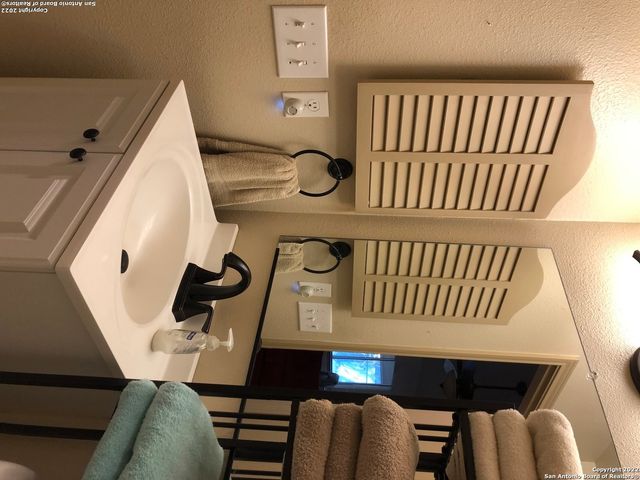 8214 SPRING TOWN ST, Converse, TX 78109