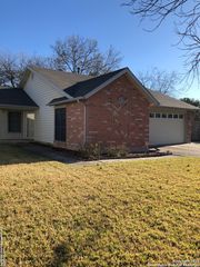 8214 SPRING TOWN ST, Converse, TX 78109