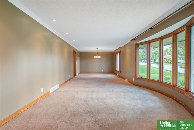 11105 N 62nd Street, Omaha, NE 68152