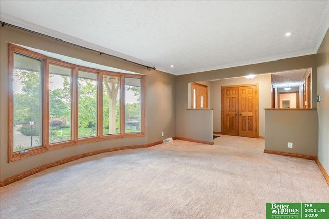 11105 N 62nd Street, Omaha, NE 68152