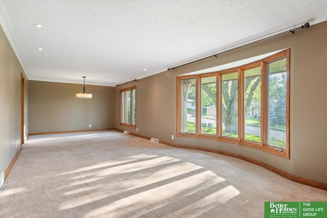 11105 N 62nd Street, Omaha, NE 68152