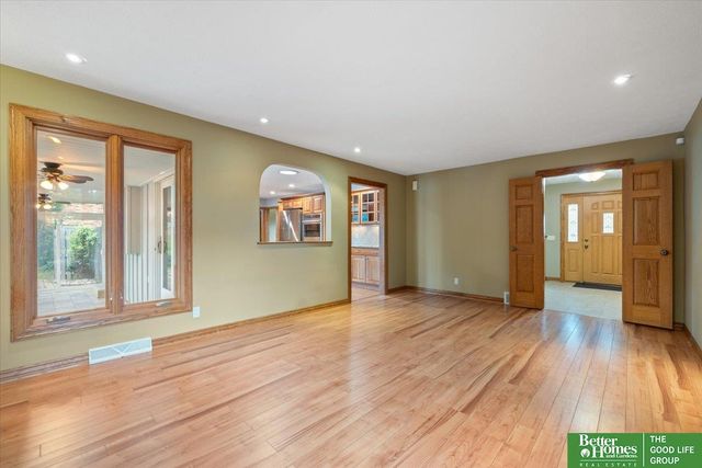 11105 N 62nd Street, Omaha, NE 68152