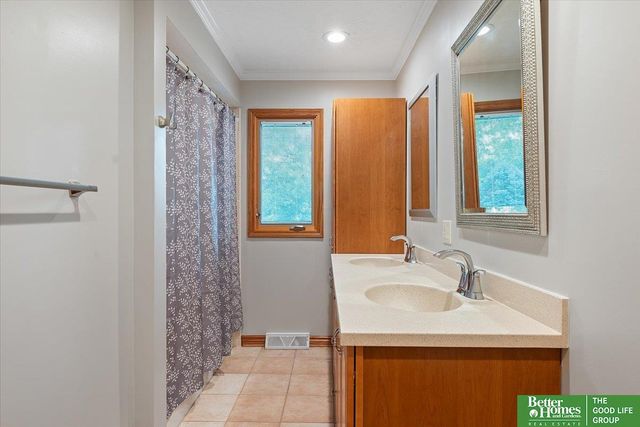 11105 N 62nd Street, Omaha, NE 68152