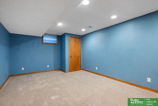 11105 N 62nd Street, Omaha, NE 68152