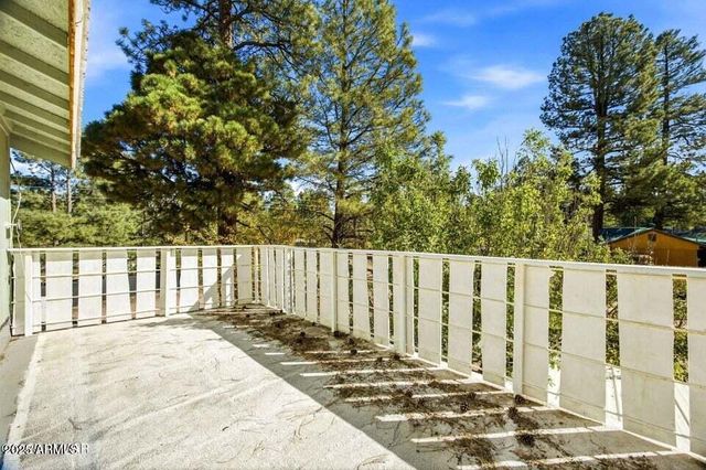 2880 PAINT PONY Lane, Overgaard, AZ 85933