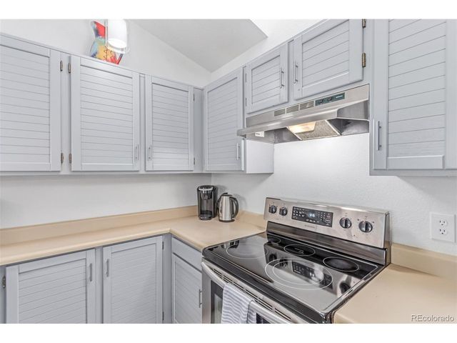 2675 S Deframe Cir, Lakewood, CO 80228