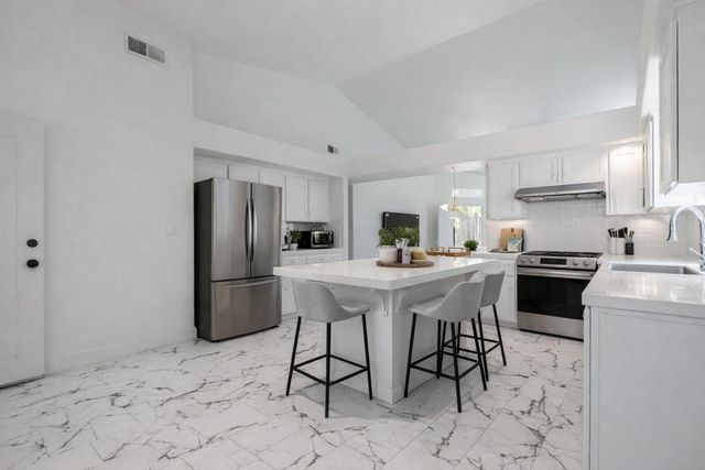 10263 N Recreation Avenue, Fresno, CA 93730
