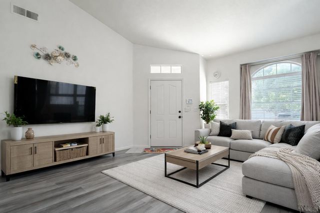 10263 N Recreation Avenue, Fresno, CA 93730