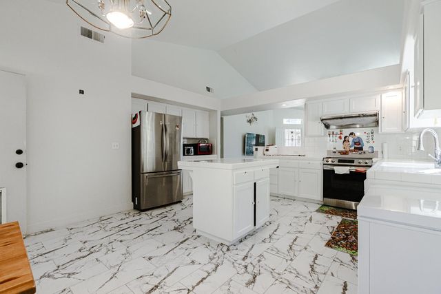 10263 N Recreation Avenue, Fresno, CA 93730