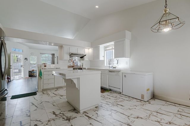 10263 N Recreation Avenue, Fresno, CA 93730