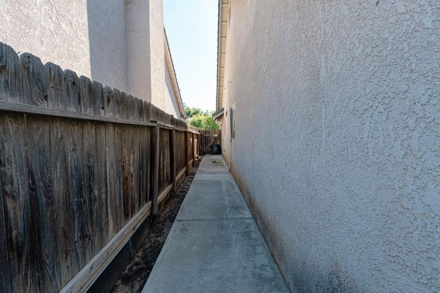10263 N Recreation Avenue, Fresno, CA 93730