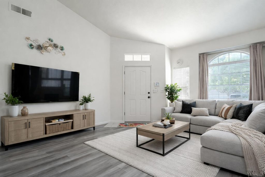 Image 18 of property listing at 10263 N Recreation Avenue, Fresno, CA 93730