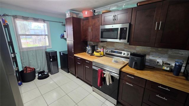 2500 BURNS STREET, Lakeland, FL 33801