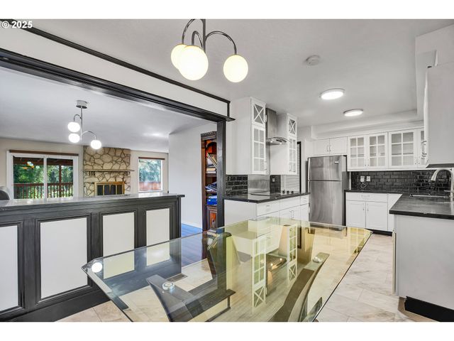 16 Ne 148TH Ave, Portland, OR 97230