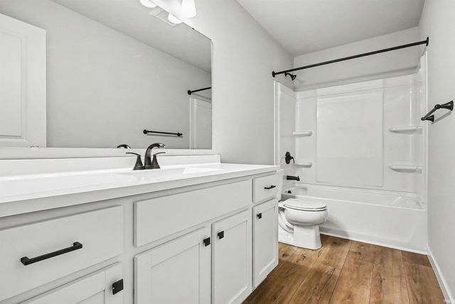 52572 East Trail, South Bend, IN 46628