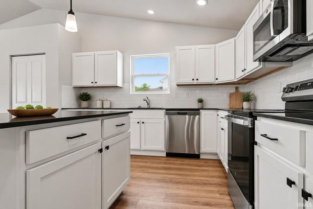52572 East Trail, South Bend, IN 46628