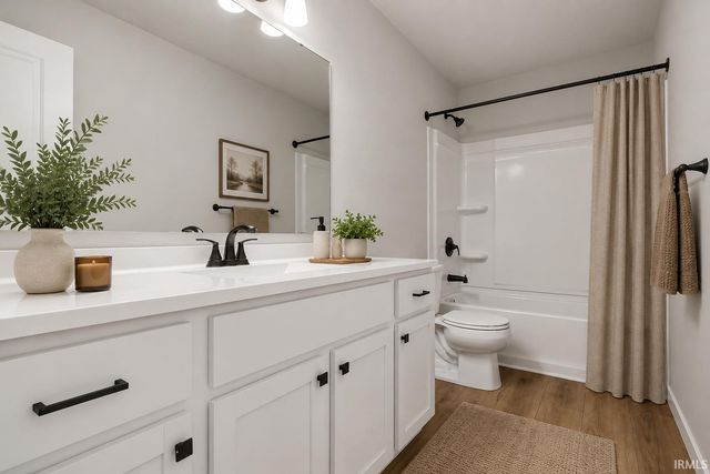 52572 East Trail, South Bend, IN 46628