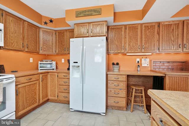 1 GUN RD, Levittown, PA 19057