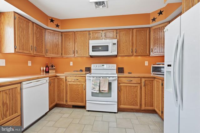 1 GUN RD, Levittown, PA 19057