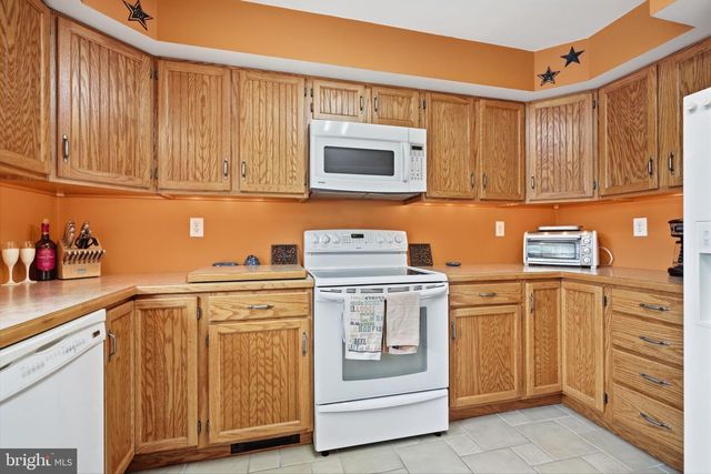 1 GUN RD, Levittown, PA 19057