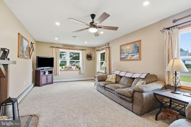 1 GUN RD, Levittown, PA 19057