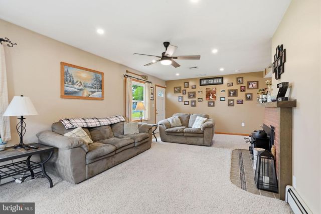 1 GUN RD, Levittown, PA 19057
