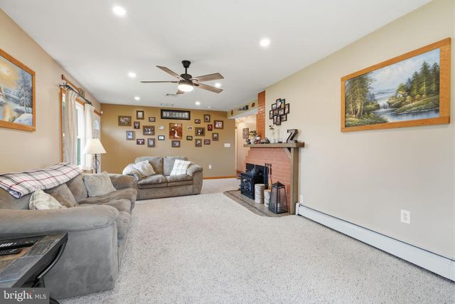 1 GUN RD, Levittown, PA 19057