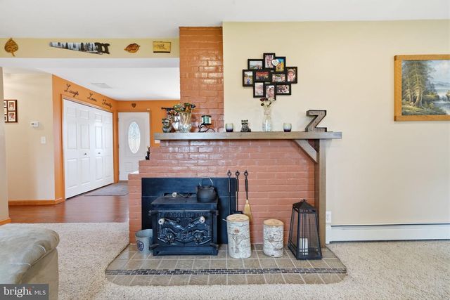 1 GUN RD, Levittown, PA 19057