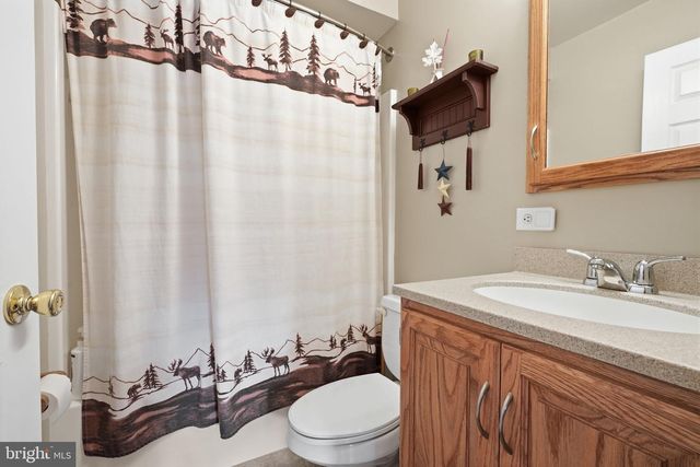 1 GUN RD, Levittown, PA 19057