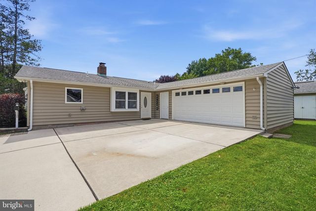 1 GUN RD, Levittown, PA 19057