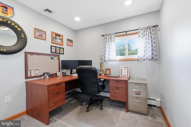 1 GUN RD, Levittown, PA 19057