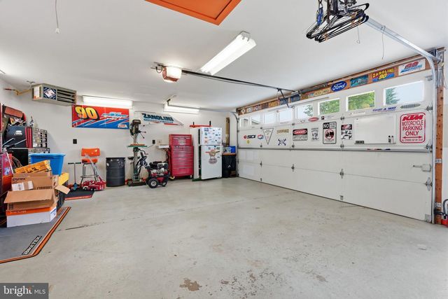 1 GUN RD, Levittown, PA 19057